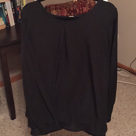 Old Navy Tops - Black blouse with cute back!
